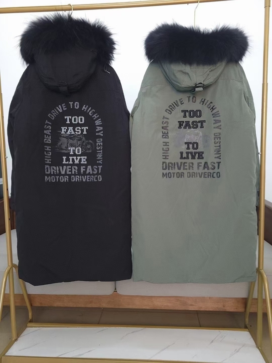 美特斯邦威男士韩版真毛领长款羽绒服，吊牌价...