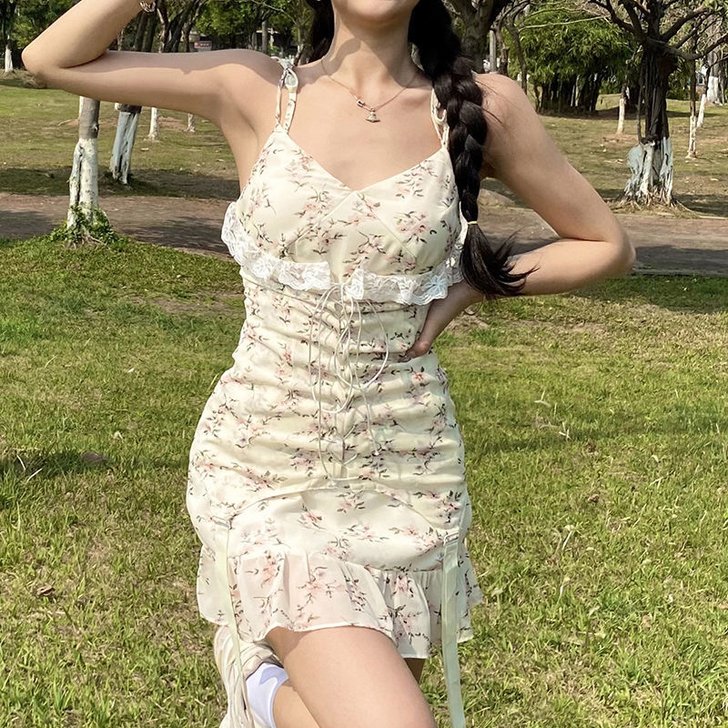 这个衣服没买完之后就试穿了一下，我就拍了照...