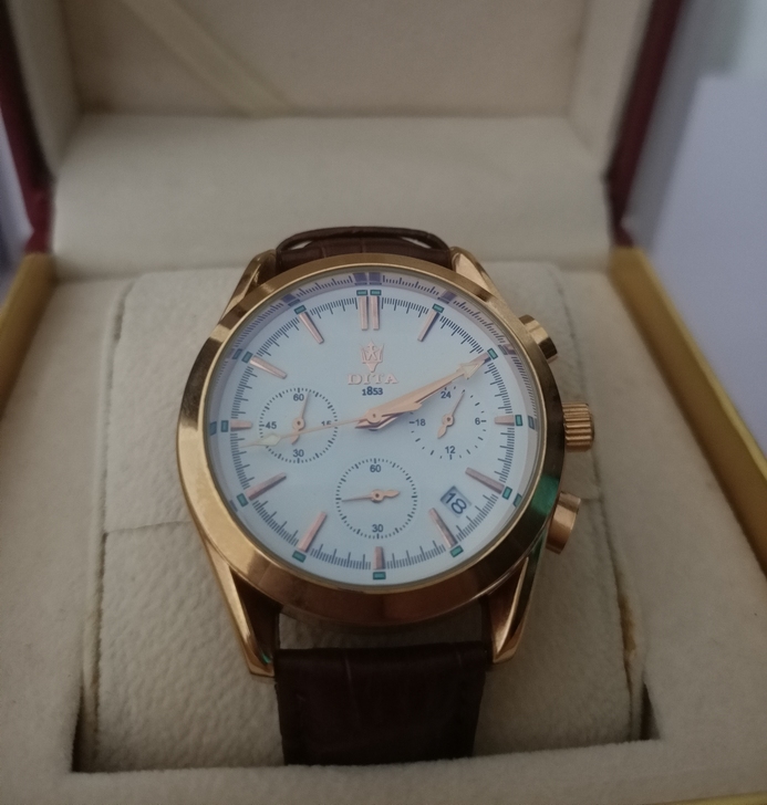 诚心出售迪塔手表一枚，八九成新，没怎么戴过...