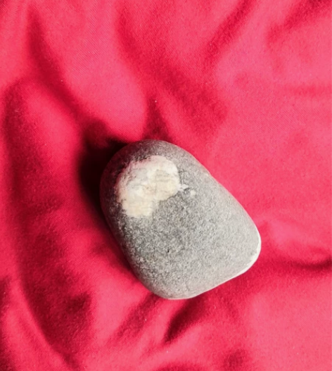 镇纸石一枚 感兴趣的话点“我想要”和我私聊...