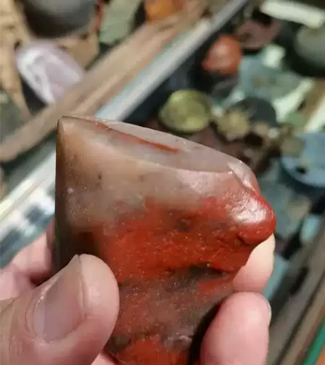 寿山石/自然水坑料  籽料/红得艳丽/品相...