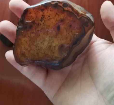 很大的一块玛瑙石  镇纸 做摆件 打磨都可...