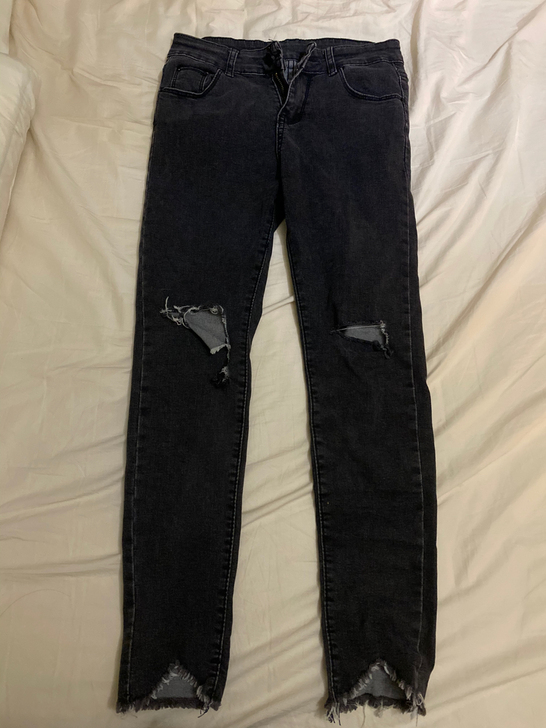 灰色破洞小脚裤 应该是s码