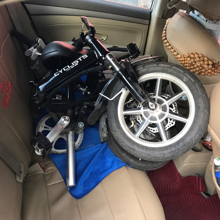 忍痛割爱出一辆折叠电瓶车。买的时候3700...