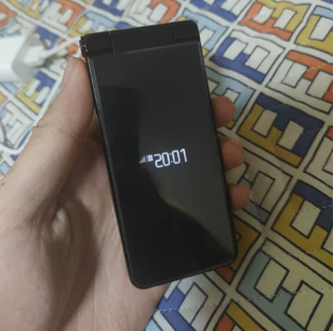 17年出场夏普601型号黑色9成新 翻盖智...