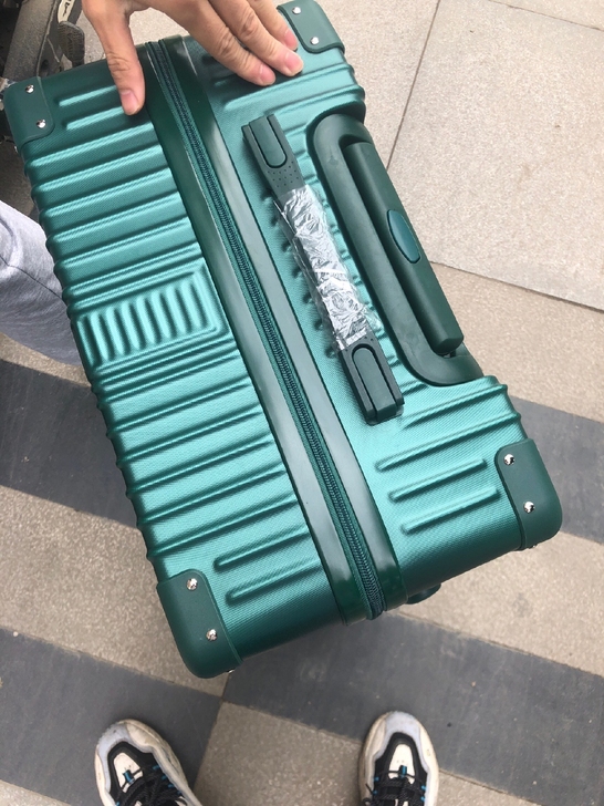 全新清仓处理一批行李箱