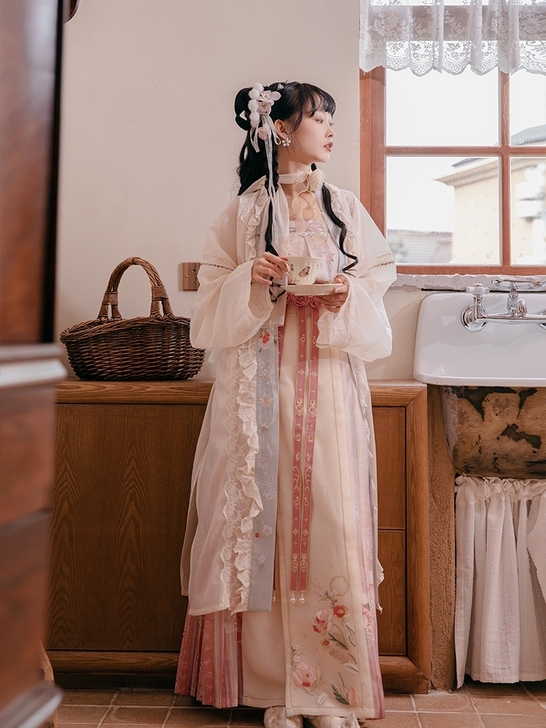 【换】七月夕华裳九州秀款 凡尔赛花园 宋制...