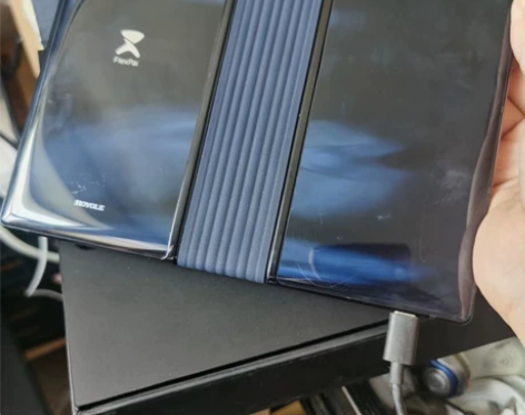 柔宇一代，6＋128g，中间有个小黑点，不...