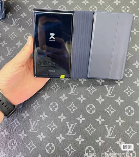 本人出售一部柔宇折叠屏手机8+256g内存...