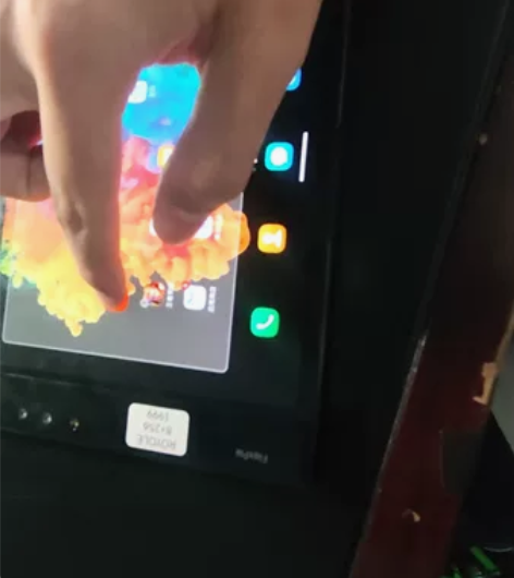 柔派一代折叠屏8+256，漏液，一处左下角...