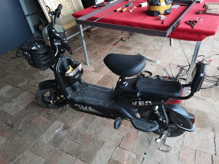今年过年时候买的电动车，48V20A，超威...
