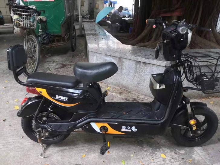 48v电动车转让700，可跑30公里，见面...