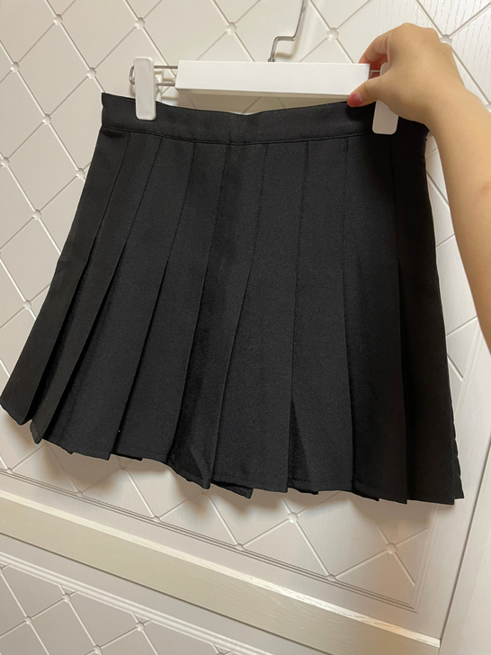 黑色百褶裙，s.m码应该都可以穿