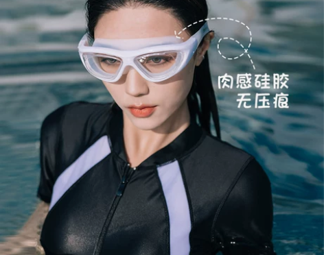 泳镜防水防雾男女游泳装备 感兴趣的话点“我...
