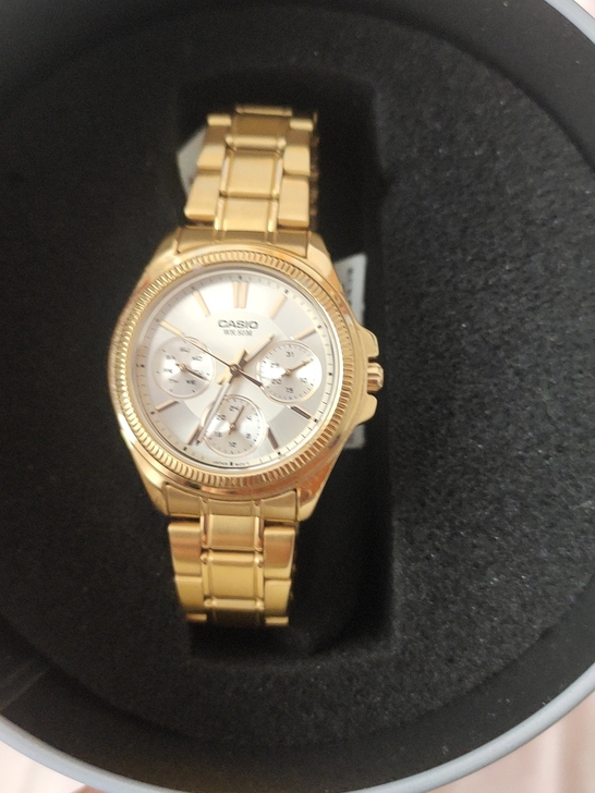 海外卡西欧金女手表,处理全新 转手原因 没...