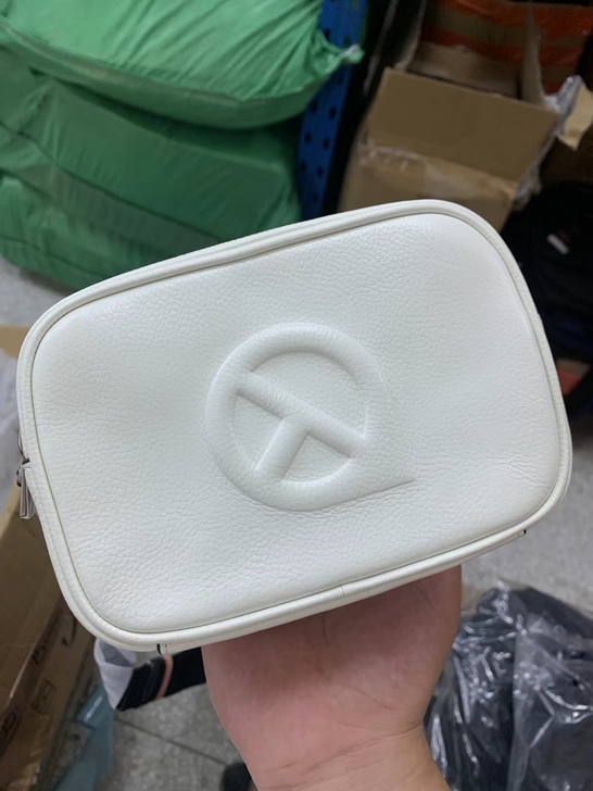 TARANTO相机包一个，纯皮，带吊牌 T...