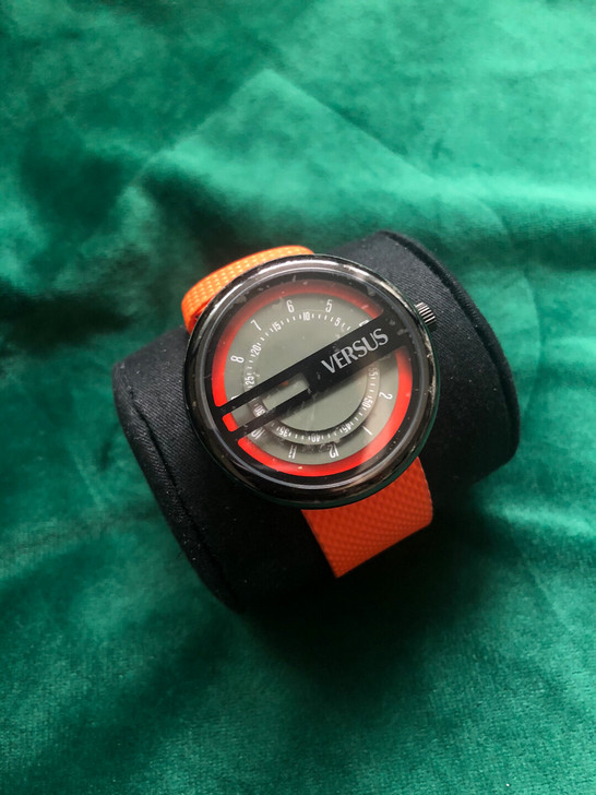 范思哲Versus女士橘色运动皮带手表 全...