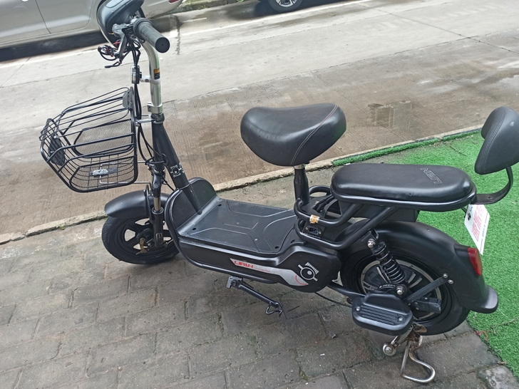 九成新力帆电动车，新电池。真空胎，换新车了...