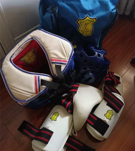 领先跆拳道馆跆拳道护具,Xs码,小孩不学了...