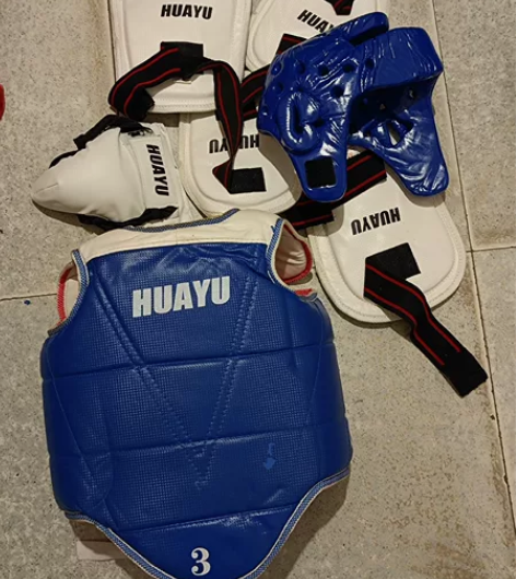 跆拳道护具(买了只用过几次)不退换 感兴趣...