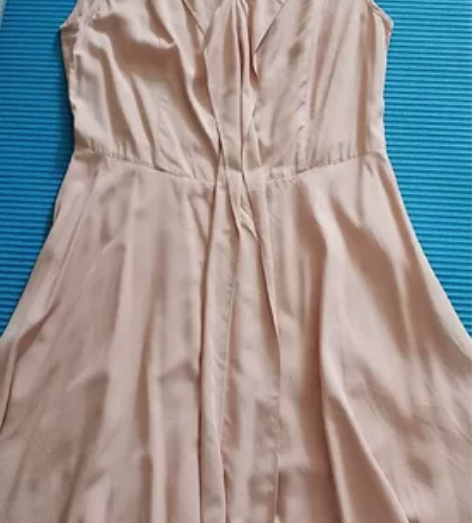 依袖肉粉色连衣裙，全新L码，面料手感非常舒...