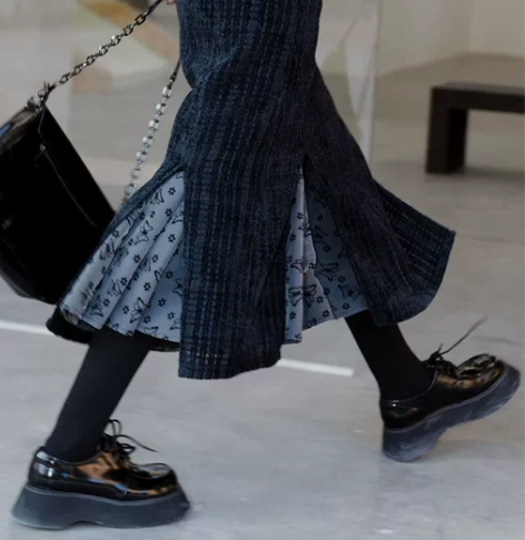 芍药居抓住她蝴蝶黑色a字半身裙秋冬中长款高...