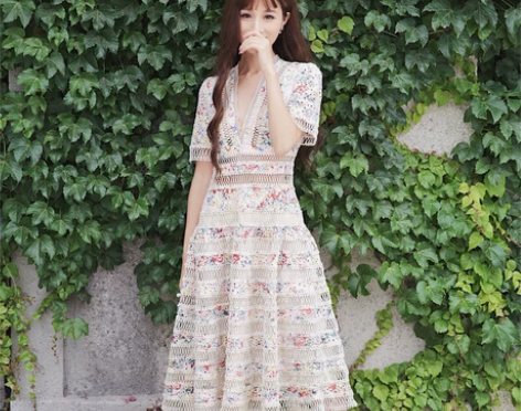 夏季新品花色蕾丝镂空碎花V领高腰气质拼接短...