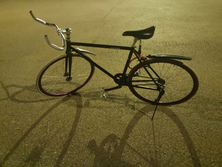 ours全套死飞,摔了一下便宜出