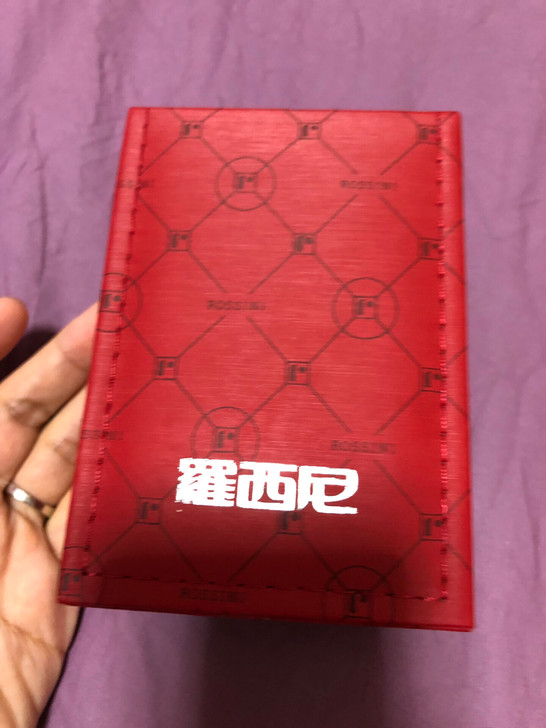 罗西尼手表商场购买正品，现在没电了不走了，...