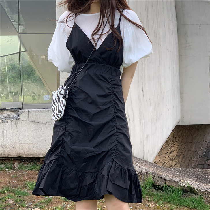 2020年夏季新款设计感褶皱吊带连衣裙女韩...