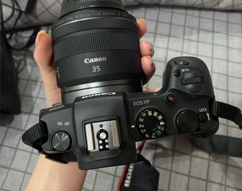 佳能微单EOS RP 搭配 佳能RF24-...