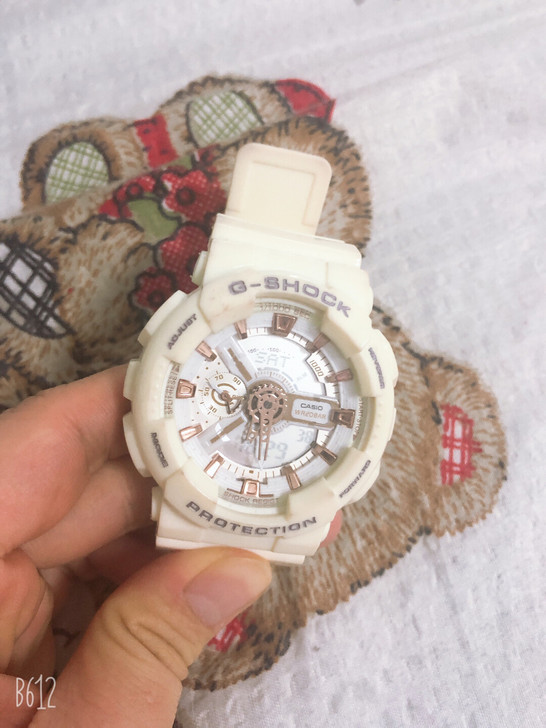 手表，原价200买的，现在50出，质量没有...