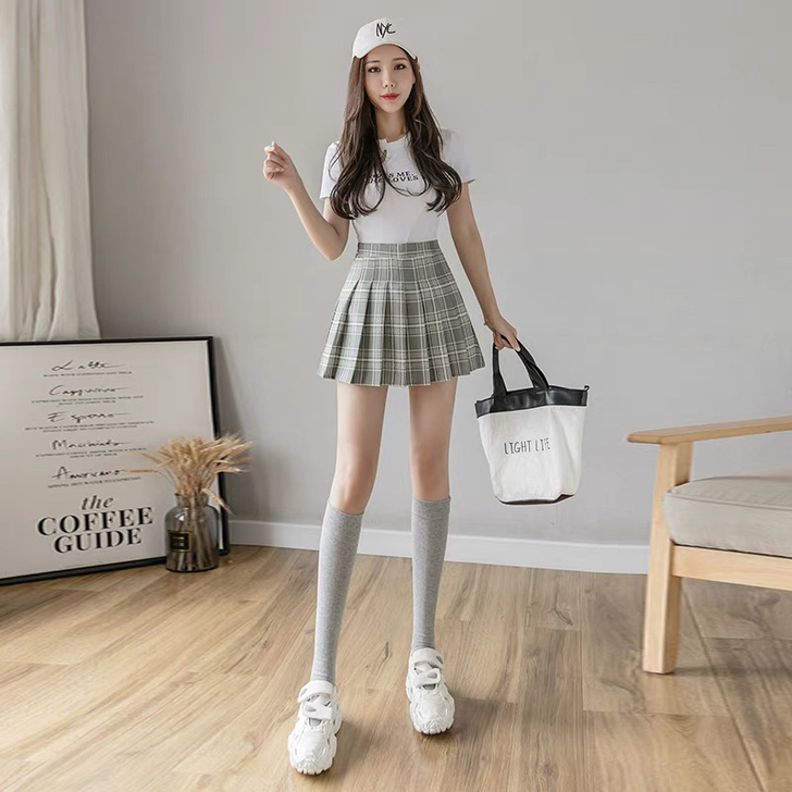 灰色格格百褶裙,内有安全裤,喜欢抓紧入手吧
