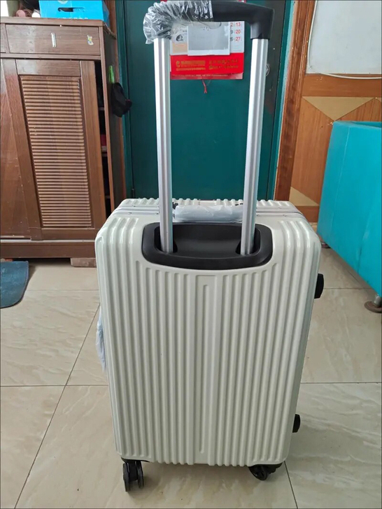 (开学季促销)闲置铝框行旅箱！急用行李箱的...