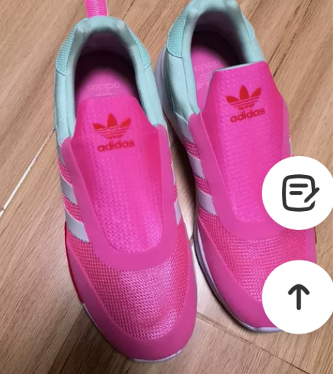 阿迪儿童运动鞋,专柜正品正品正品,几乎全新...