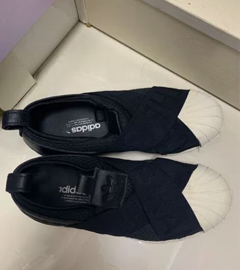 阿迪运动鞋无敌舒服，一点问题没有，就是不喜...