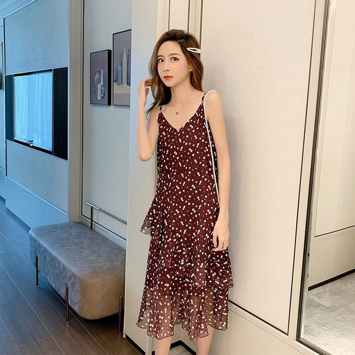 碎花吊带裙，