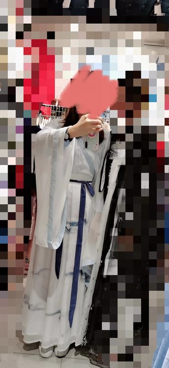 汉服女水墨画