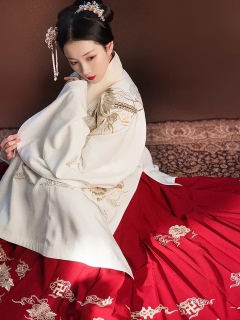 重回汉唐汉服，女重工刺绣传统交领长袄明制飞...