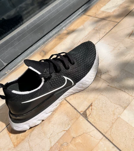 nike运动鞋38，九成新 感兴趣的话点“...