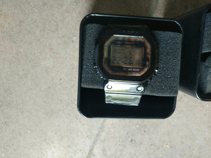 全钢小方块电子表全新索尼电池，日本进口机芯...