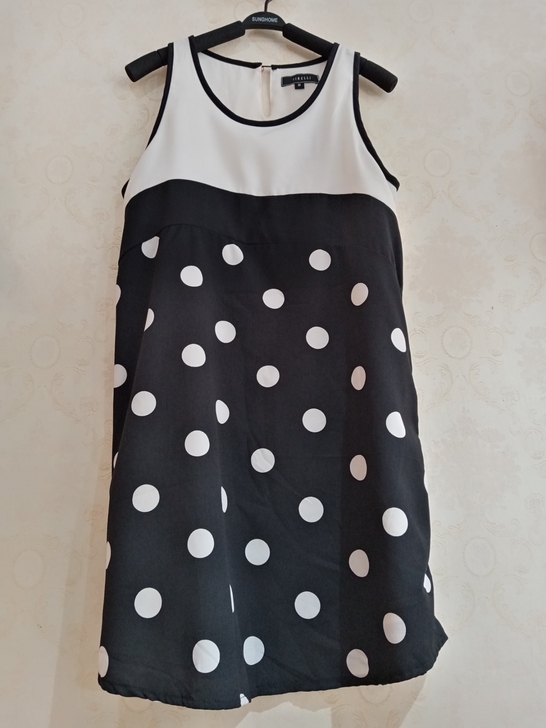 撤摊甩货，全新黑色拼白色坎袖背心裙时尚收腰...