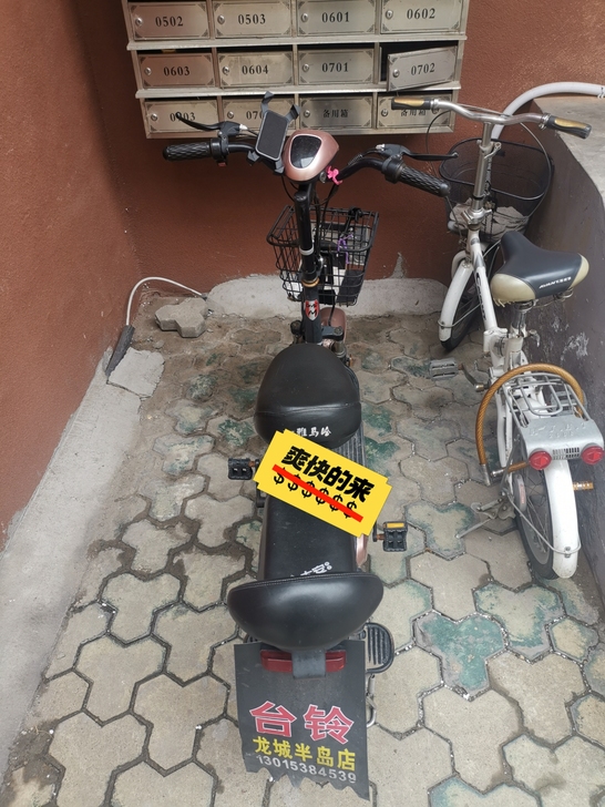台铃电动车，充满电40公里左右，有磕碰，基...