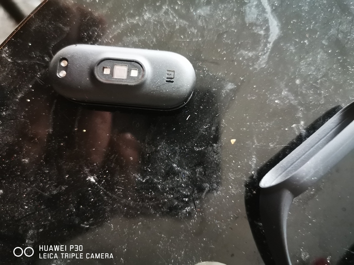 小米手环5，包装已经没有了。