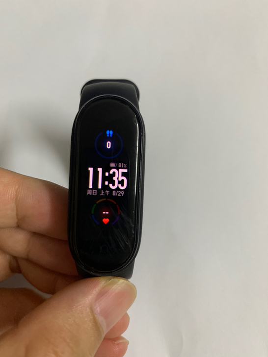 小米手环5nfc版 功能正常。表面有划痕。...