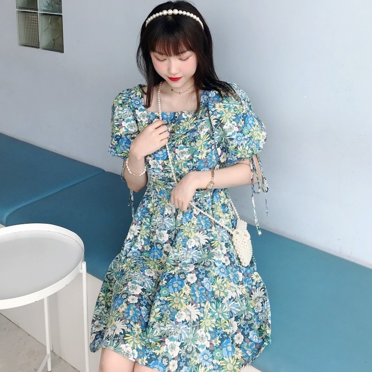 碎花方领连衣裙女2020夏季新小雏菊抽绳泡...