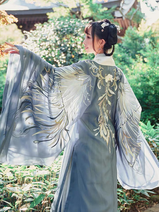 【十三余 小豆蔻儿】[凤羽] 重工刺绣披风...