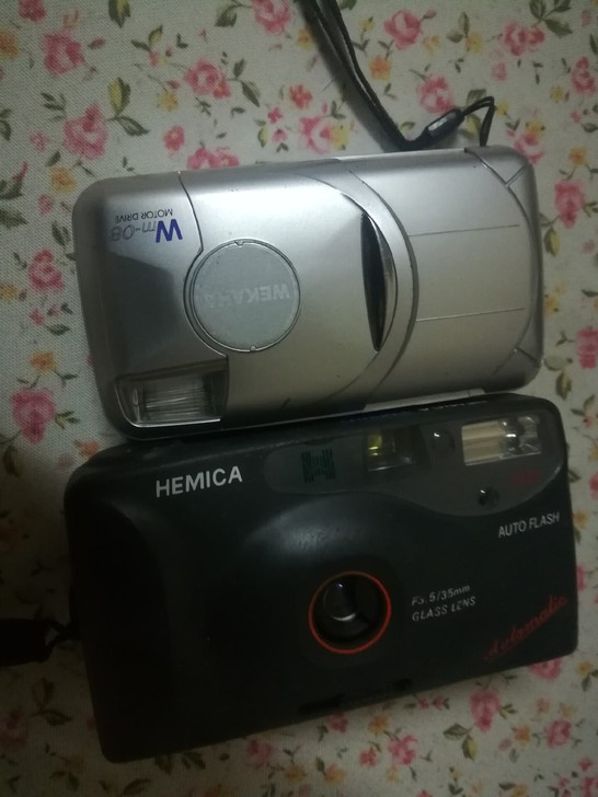 相机交卷的  收藏品两个