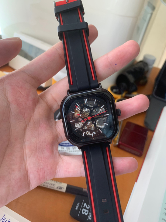 淘宝之前买的，ailang手表，机械表