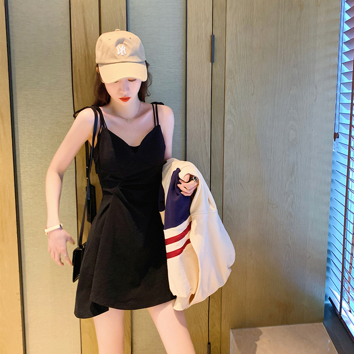 法式复古吊带连衣裙春季女装2020早春显瘦...